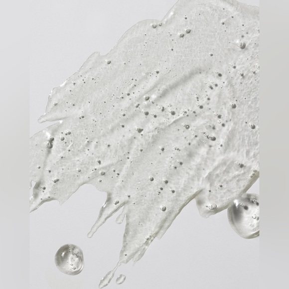 The Outset Gentle Micellar Antioxidant Cleanser - Picture 2 of 8